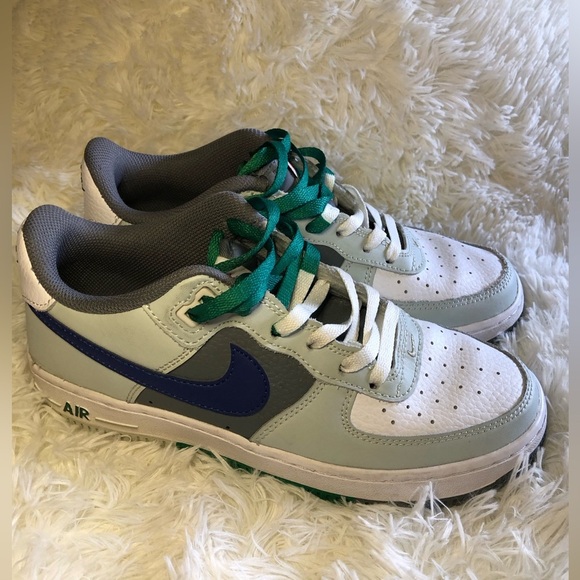 Nike Air Force 1 Low LV8
Light Green Remix (GS) Nike- White, Green, and Blue 5.5 - Picture 9 of 16